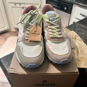 Brand new “Victoria” sneakers!